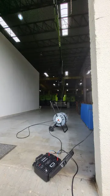 Ensaio de aterramento em galpão industrial